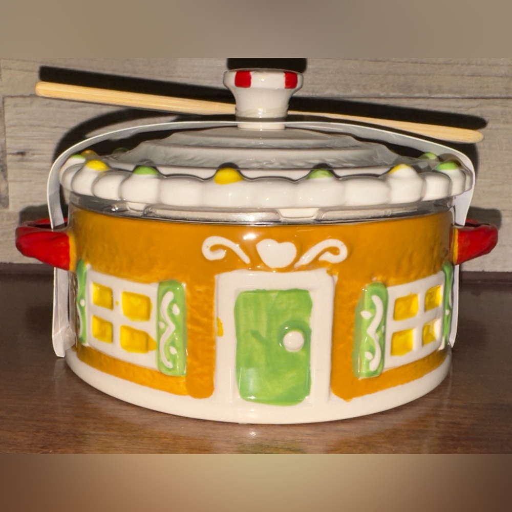 Cute 🥰 Gingerbread House Brie Cheese Baker Kitchen Lidded Pot & Wooden Spoon